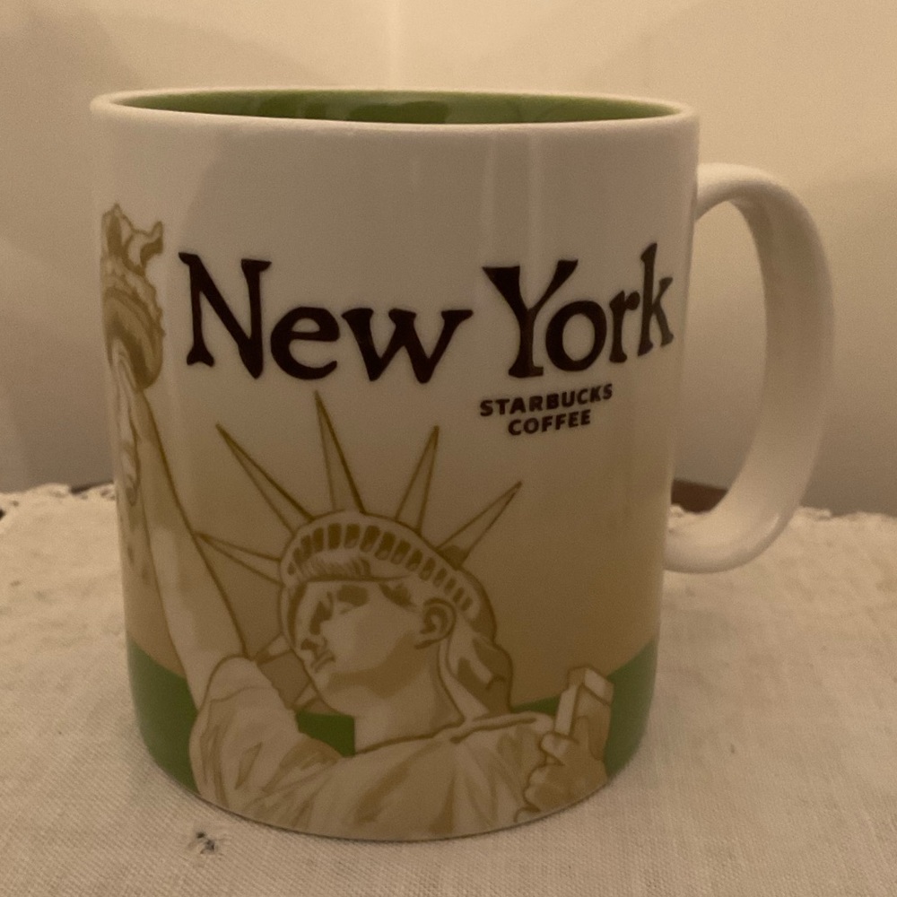 STARBUCKS New York Collectors Series Statue Of Liberty Mug 16 Oz 2009